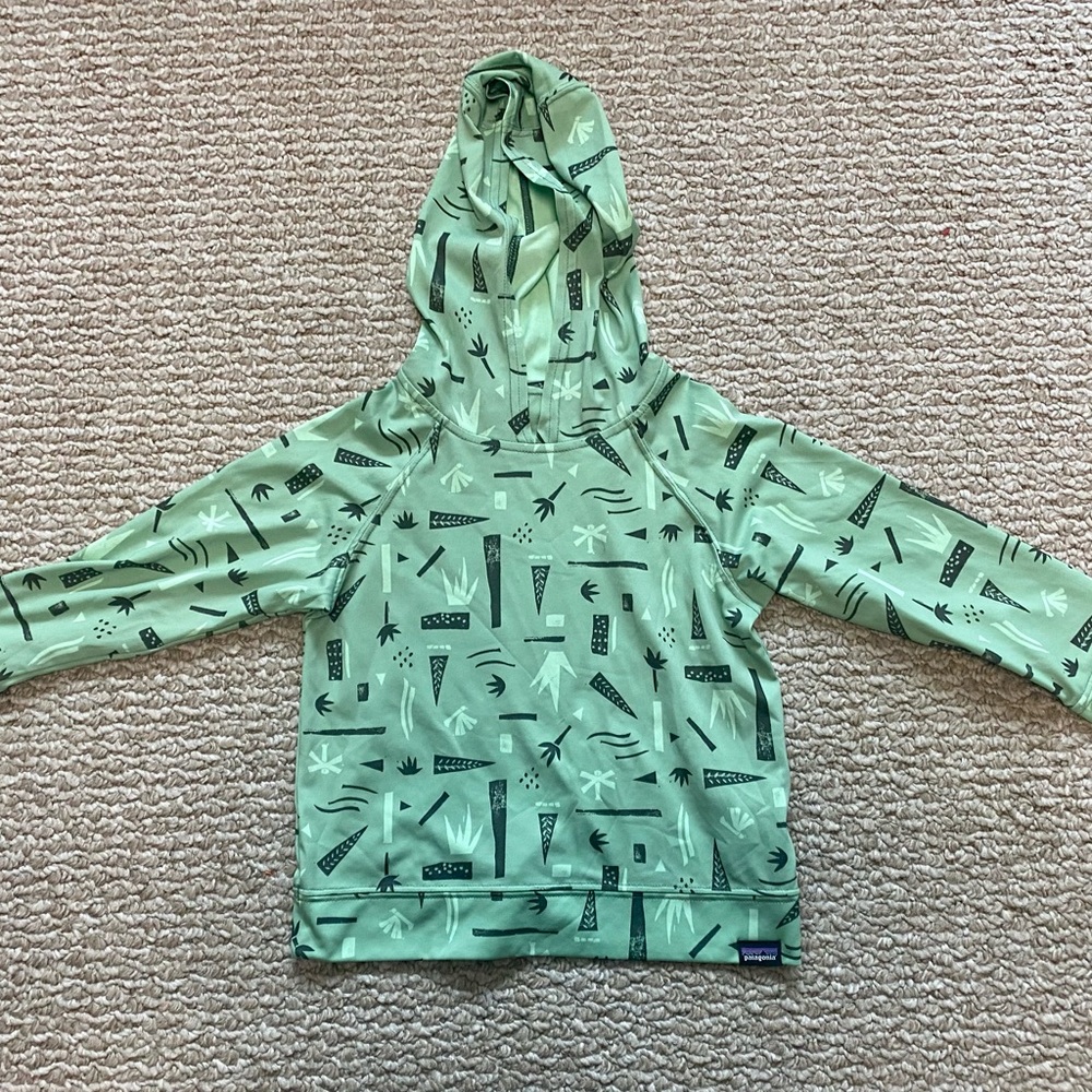 3T Patagonia SPF 50+ long sleeve hooded top
